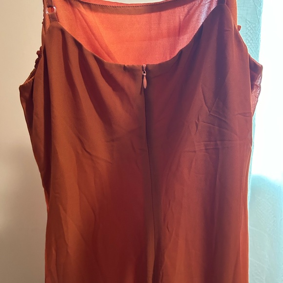 I am selling because I don’t go to any events nor wore the dress - Picture 3 of 3